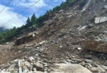 Photo of बदरीनाथ हाईवे :भनेरपाणी में भूस्खलन से भारी मात्रा में आया मलबा