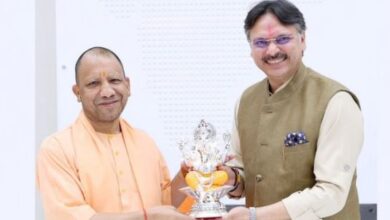 Photo of यूपी: सीएम योगी को भाजपा विधायक ने जनसांख्यिकीय नीति का प्रस्ताव सौंपा
