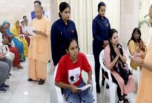 Photo of महिला कलाकार ने मंच दिलाने की लगाई गुहार: सीएम योगी ने तुरंत दिया आदेश