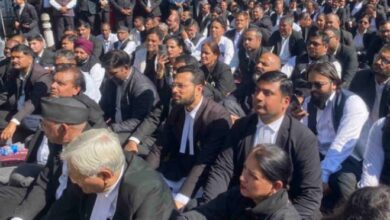 Photo of देहरादून में सड़कों पर उतरे वकील…