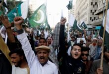 Photo of पाकिस्तान में संविधान संशोधन से विपक्ष आक्रोशित, सड़कों पर समर्थक