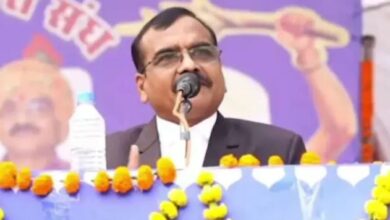 Photo of ब्राह्मण बेटियों पर असभ्य टिप्पणी करने पर घिरे संतोष वर्मा