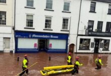 Photo of यूरोप में आंधी-तूफान ने मचाई तबाही, पुर्तगाल और ब्रिटेन में भीषण बाढ़