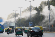 Photo of दिल्ली में सांसों का ‘आपातकाल’: गंभीर श्रेणी में पहुंची फिजा, कई इलाकों में 500 के करीब एक्यूआई