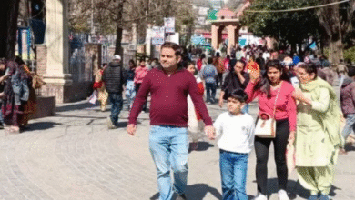 Photo of होली पर नैनीताल में पर्यटकों की भारी भीड़ उमड़ी, पर्यटन स्थल सैलानियों से गुलजार