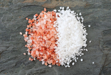 Photo of Pink Salt vs White Salt: क्या सेंधा नमक सफेद नमक से बेहतर है? डॉक्टर ने दूर की कंफ्यूजन, बताया सही जवाब