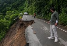 Photo of भूस्खलन से NH-707-A पर सड़क धंसी, बड़ा हिस्सा पूरी तरह क्षतिग्रस्त; मसूरी-यमुना ब्रिज मार्ग बंद