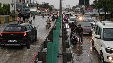 Photo of UP Weather Update: लखनऊ समेत कई जिलों में भारी बारिश का अलर्ट, 40-60 KM की रफ्तार से चलेंगी हवाएं