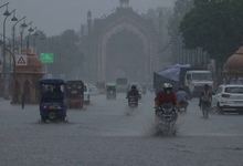 Photo of यूपी में मौसम का कहर: 40 घंटे से बारिश-आंधी का दौर, कई जिलों में रेड अलर्ट; स्कूल बंद