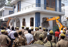 Photo of सहारनपुर में मस्जिद ध्वस्तीकरण पर तनाव, भारी पुलिस बल और RAF तैनात