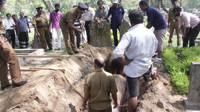 Photo of Assam Exhumation Case: 15 साल बाद खुला राज! तीन कब्रों से निकाले गए शवों के अवशेष, DNA जांच से खुलेगा रहस्य