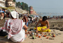 Photo of पितृ पक्ष की द्वादशी आज: वाराणसी-प्रयागराज में श्राद्ध और तर्पण का विशेष महत्व, संन्यासी पूर्वजों के लिए भी आज का दिन खास